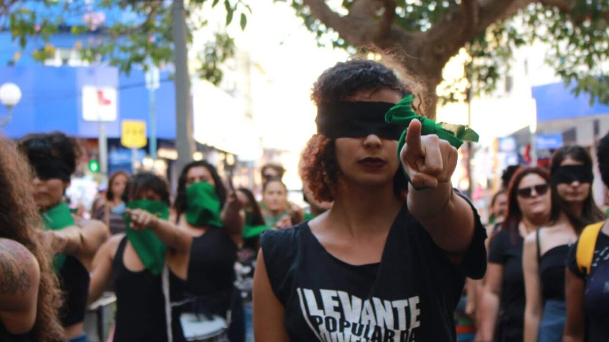 Levantar para Transformar: o Levante Popular da Juventude como Escola de Luta e Educação Popular .