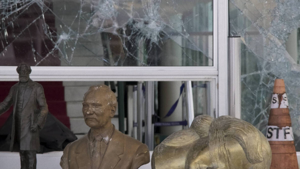 Subestimar o passado? Mentalidades em crise na frágil democracia brasileira