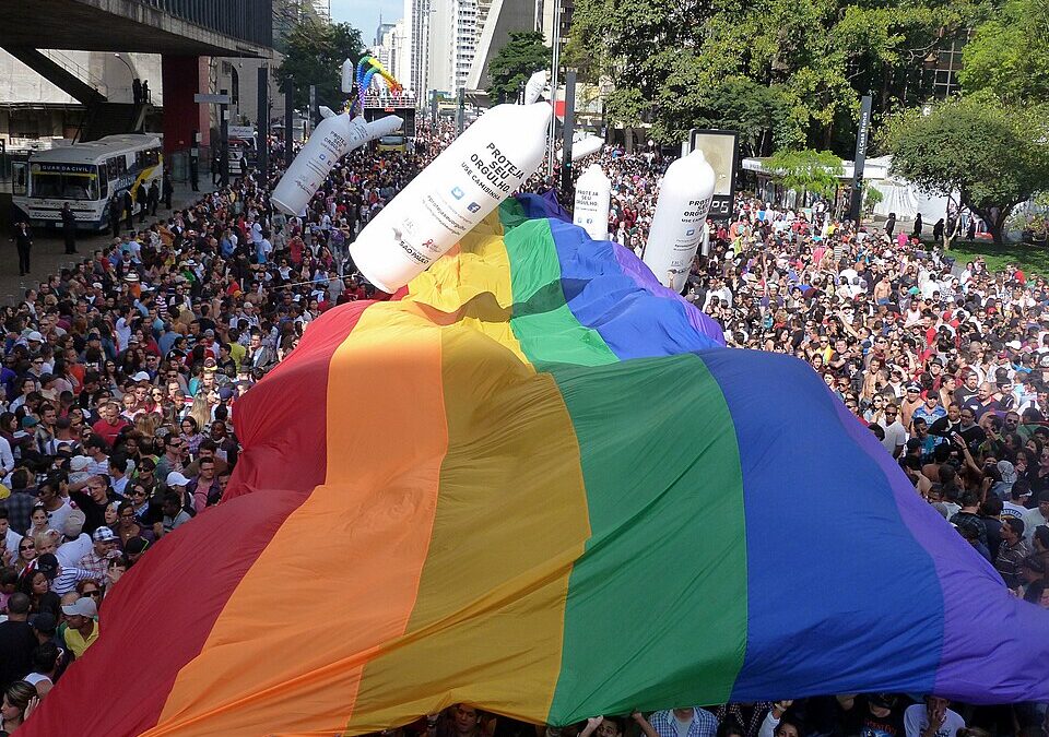 O contrário do orgulho é a vergonha